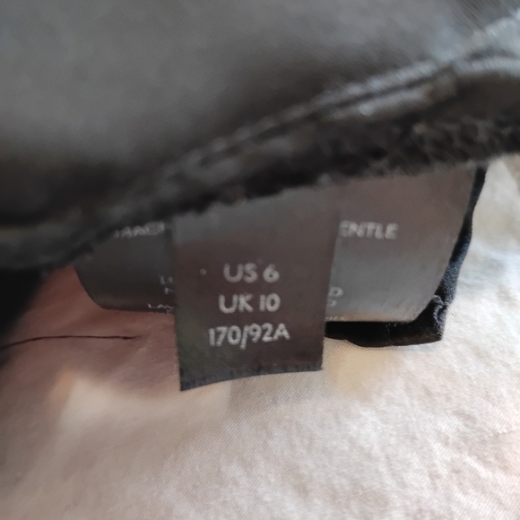 Casual Elegance Black Satin Button-Up Women's Tank - Picture 5 of 9